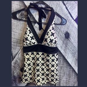 Jaclyn Smith Black and White Cross Pattern Camisole